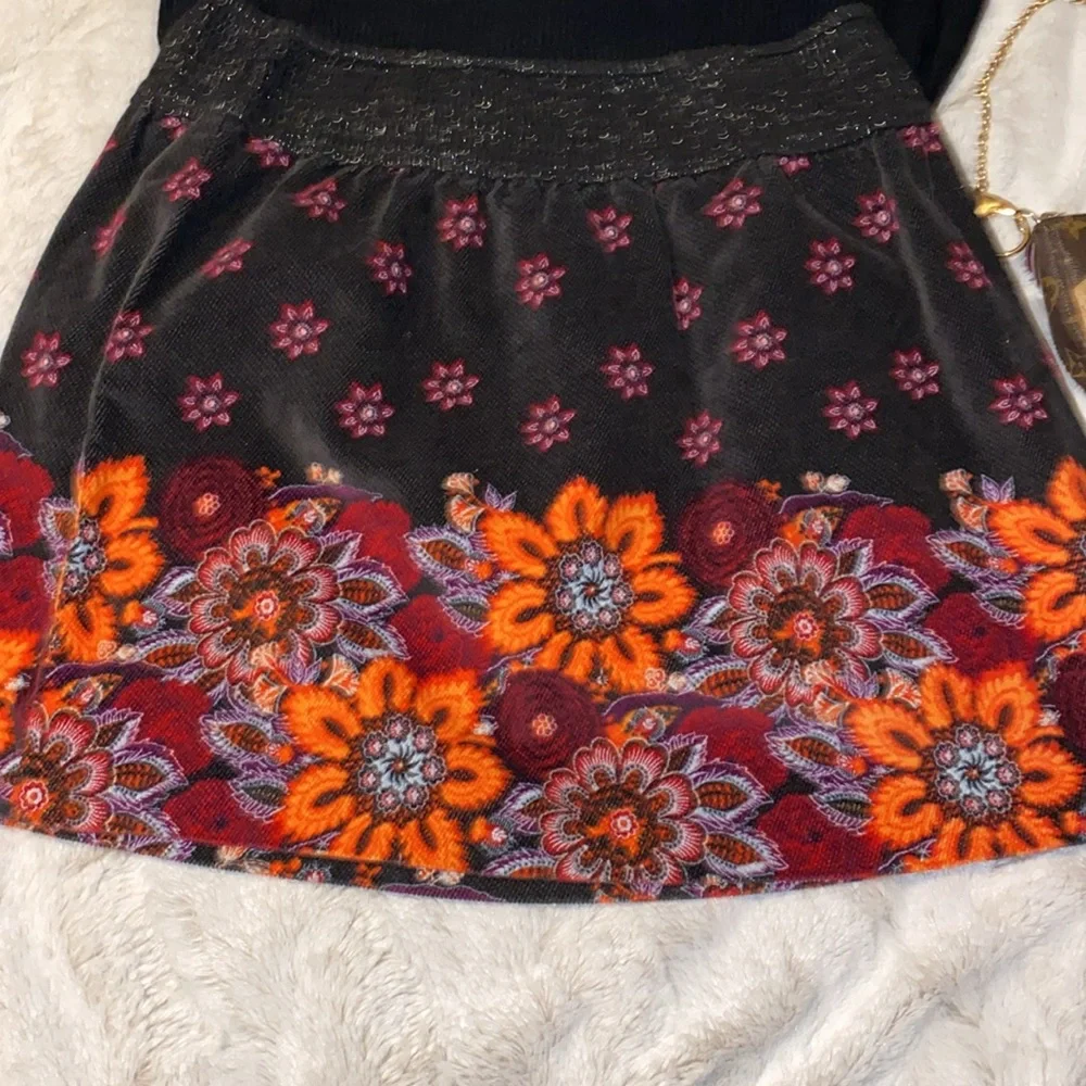 Free People Vintage floral embroidered mini skirt excellent like new size Large